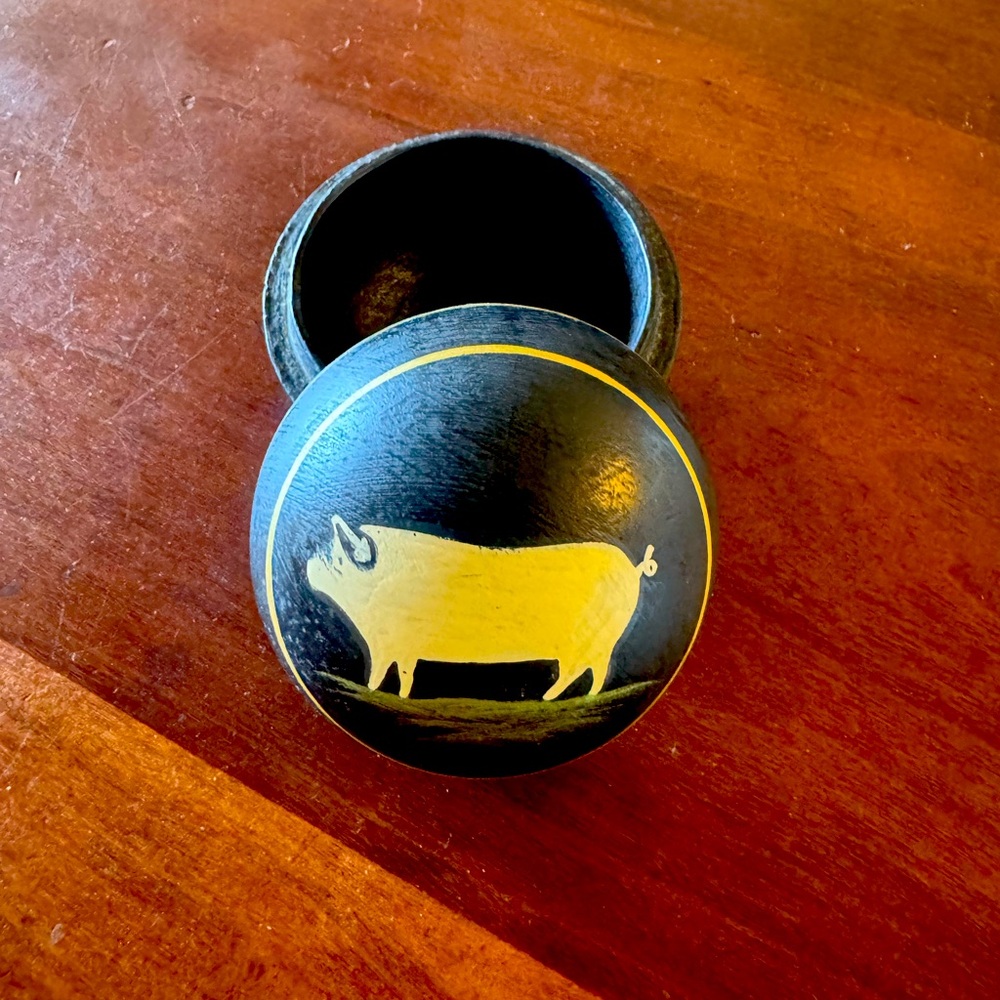 Excellent Small Pig Box, perfect for rings, trinkets, etc.